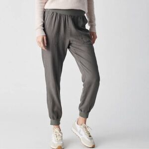 Faherty Sage Green Linen Blend Jogger Pants